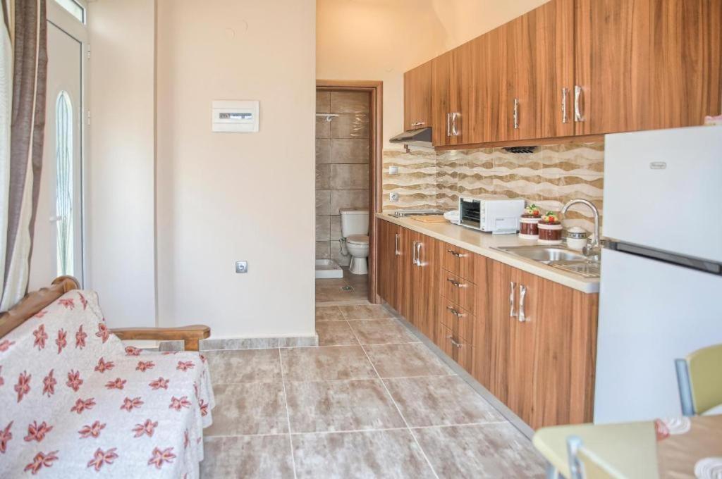 Despinas Seafront Apartments,Haraki Exterior foto